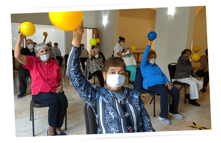 Actividades con globos en Casa para adulto mayor